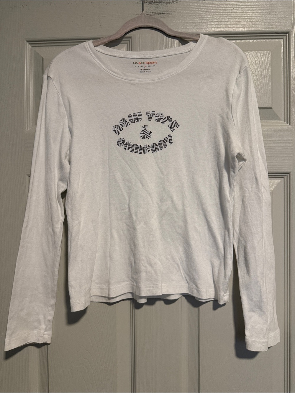 New York & Company White Long-Sleeve Graphic Tee